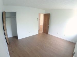 2 Bedrooms - Room with closet - Oxford Residence - Affordable Rents in Lennoxville, Sherbrooke Spacious & clean apartments