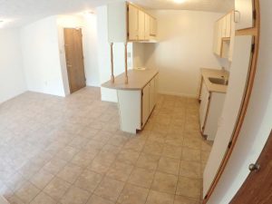 3 Bedrooms - Entrance & kitchen - Oxford Residence - Affordable Rents in Lennoxville, Sherbrooke Spacious & clean apartments